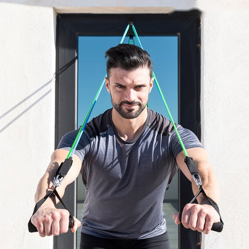 Exercice avec élastiques fixés à la porte